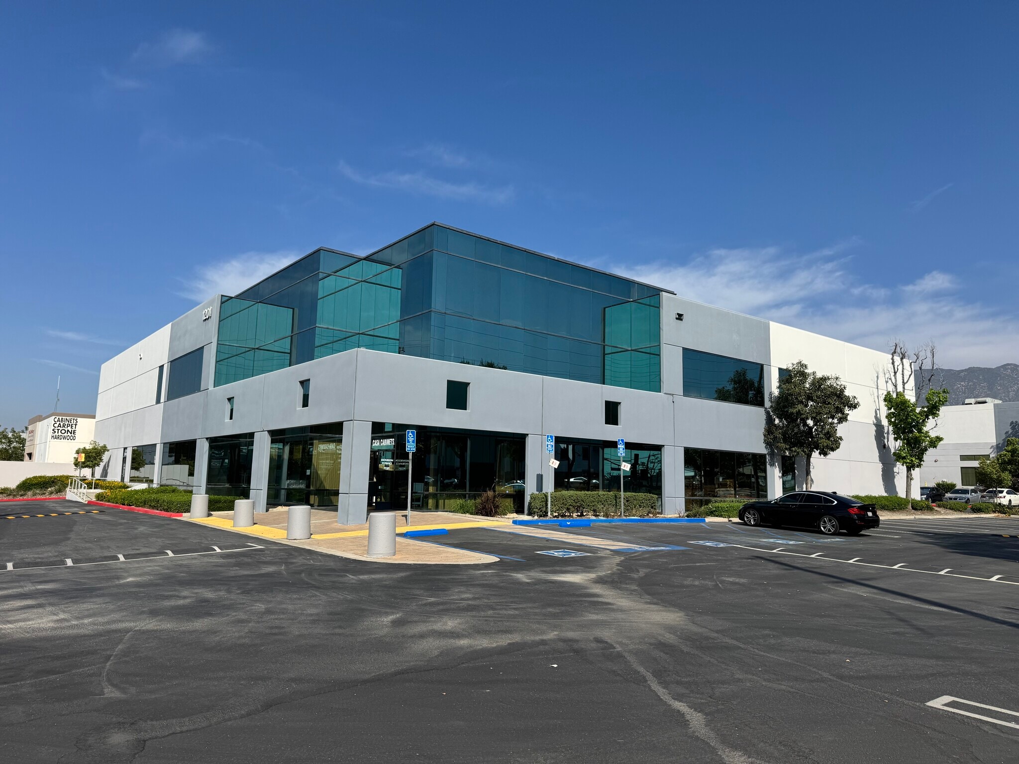 1201 W Foothill Blvd, Azusa, CA à louer Photo intérieure- Image 1 de 2