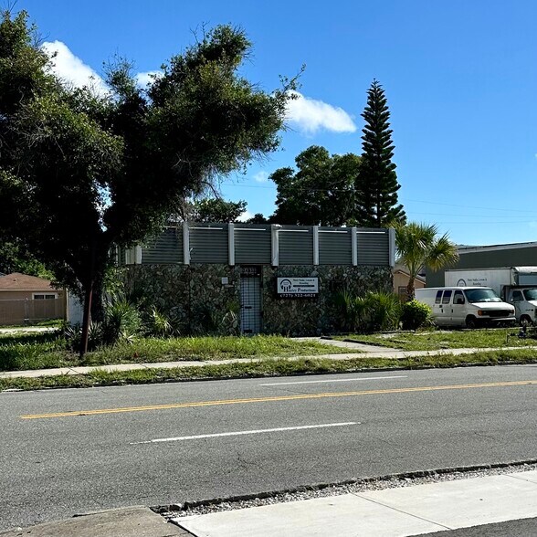 2463 5th Ave S, Saint Petersburg, FL à vendre - Photo du bâtiment - Image 3 de 5