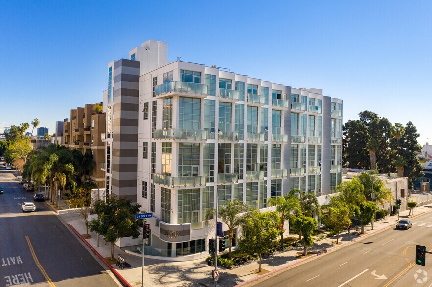 1616 N La Brea Ave, Los Angeles, CA à louer - Photo du bâtiment - Image 1 de 7