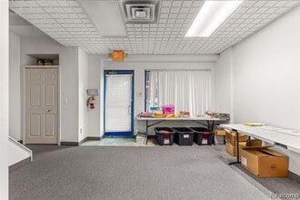 3020 Oakwood Blvd, Melvindale, MI à vendre Photo intérieure- Image 2 de 10