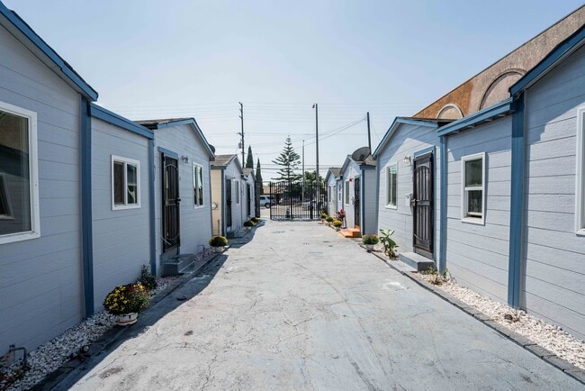 Plus de détails pour 3713-3717 W Imperial Hwy, Inglewood, CA - Multi-résidentiel à vendre