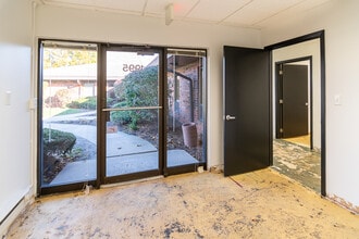 1803 Hicks Rd, Rolling Meadows, IL à louer Photo intérieure- Image 2 de 9