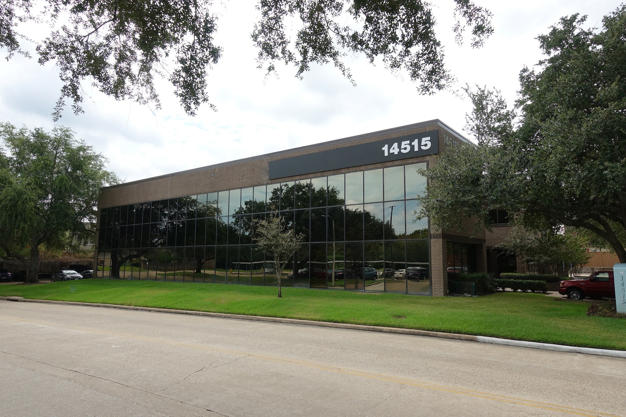 14515 Briarhills Pkwy, Houston, TX for lease Primary Photo- Image 1 of 14