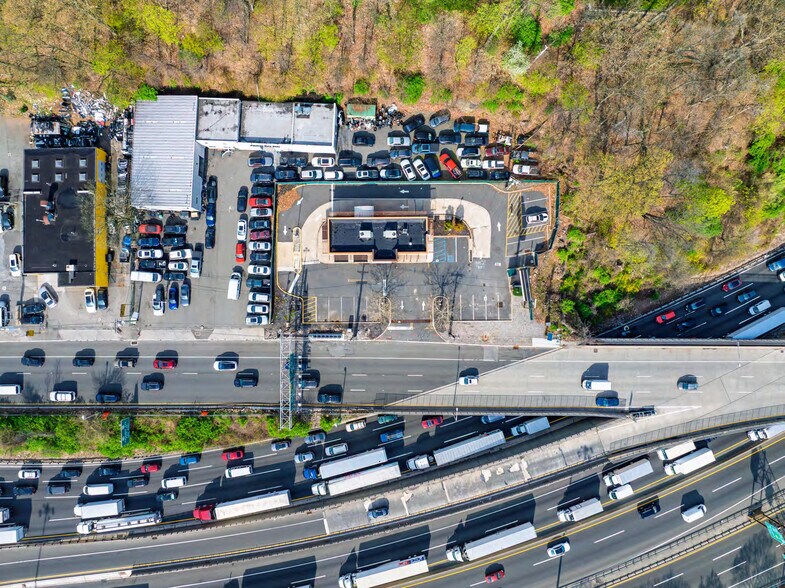2215 State Route 4, Fort Lee, NJ à louer - Photo du bâtiment - Image 2 de 12