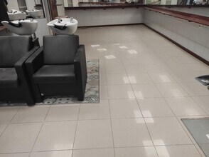 Retail in Esplugues de Llobregat, Barcelona for lease Interior Photo- Image 2 of 9