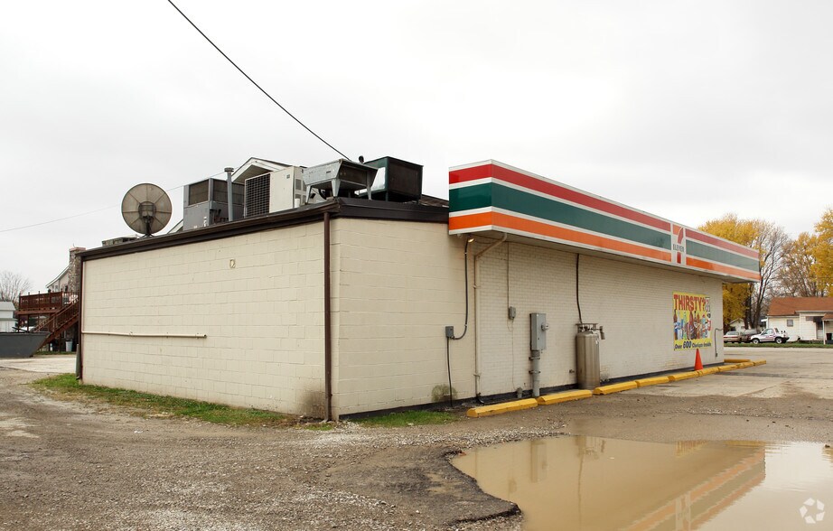 604 Main St, Belpre, OH à louer - Photo du bâtiment - Image 2 de 2