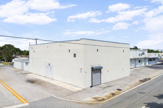 More details for 1800 N Dixie Hwy, Hollywood, FL - Industrial for Sale