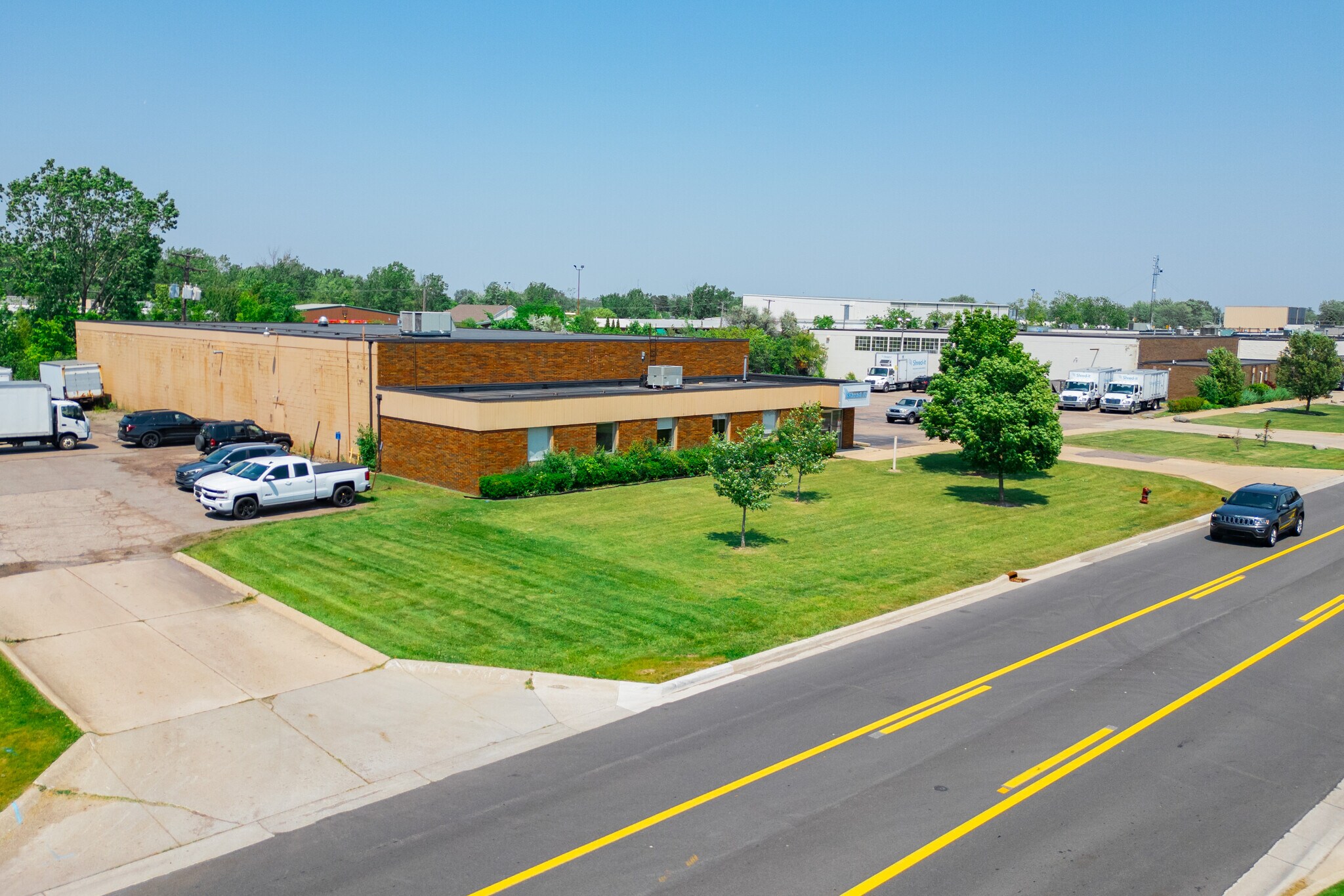 2741 Elliott Dr, Troy, MI for lease Building Photo- Image 1 of 7