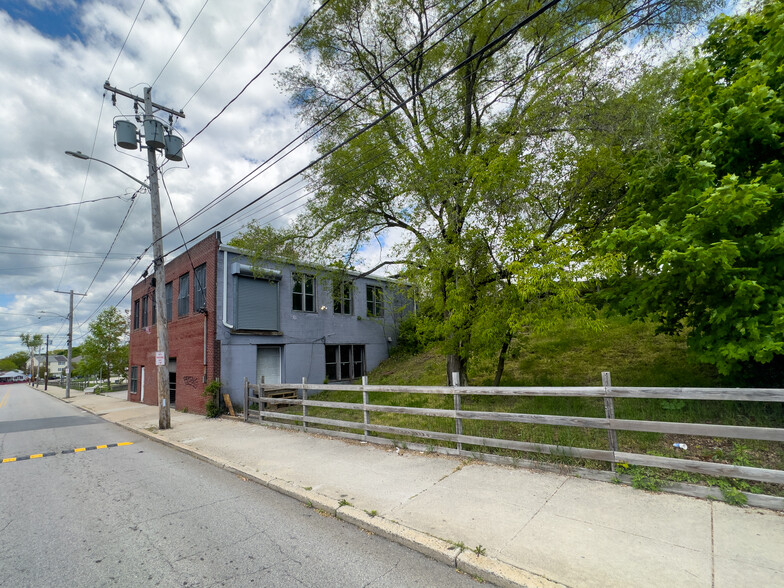 325 Illinois St, Central Falls, RI for sale - Building Photo - Image 3 of 27