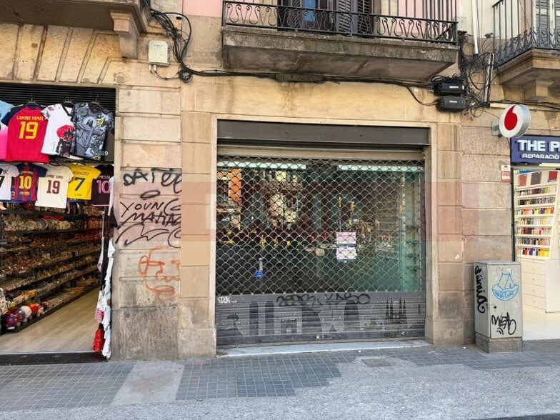 Retail in Barcelona, Barcelona for lease - Building Photo - Image 2 of 2