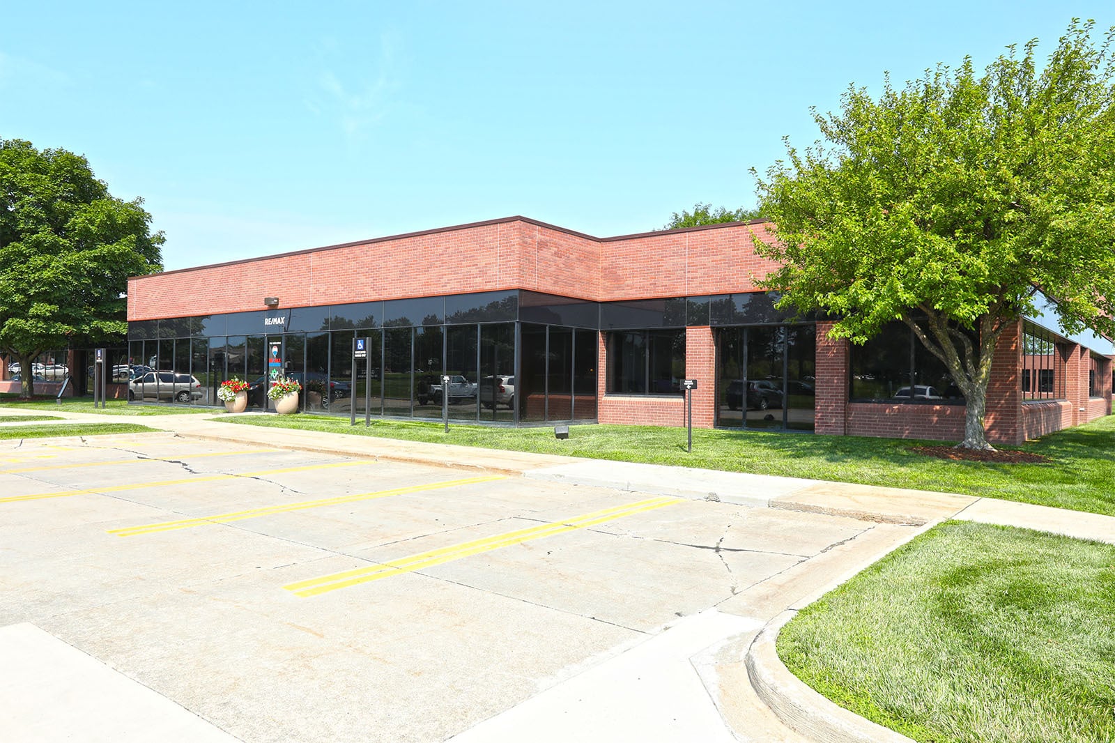 7101-7199 Vista Dr, West Des Moines, IA for lease Primary Photo- Image 1 of 15
