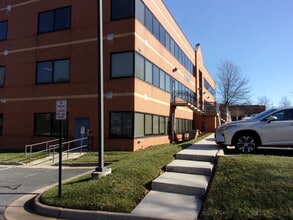 46396 Benedict Dr, Sterling, VA à louer Photo du bâtiment- Image 1 de 34