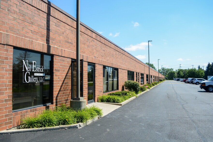 888 E Belvidere Rd, Grayslake, IL à louer - Photo du bâtiment - Image 2 de 9
