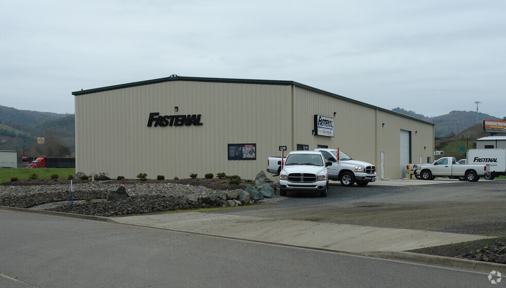 239 Industrial Dr, Roseburg, OR for lease - Building Photo - Image 1 of 9