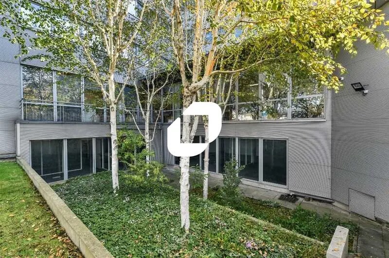 Office in Saint-Denis for lease Building Photo- Image 1 of 27