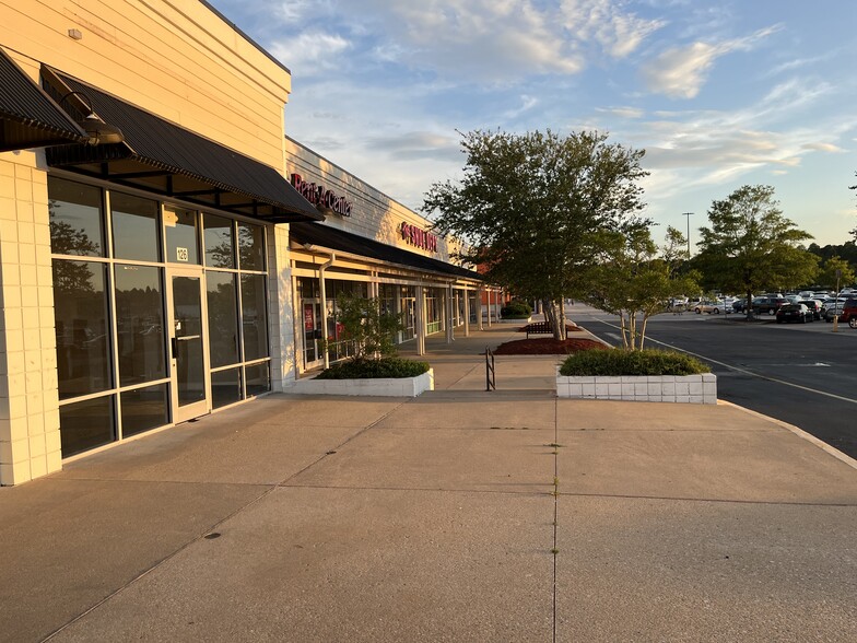 110 River Oaks Dr, Tarboro, NC for lease - Building Photo - Image 3 of 11