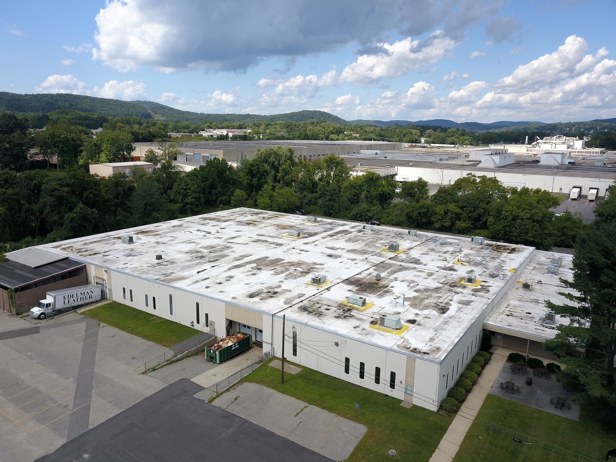 80 Pickett District Rd, New Milford, CT à vendre Photo du bâtiment- Image 1 de 21