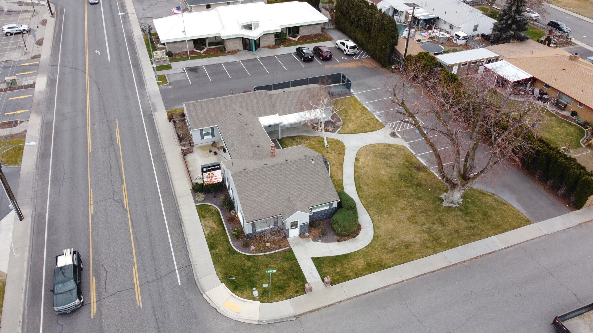 27 N Morain St, Kennewick, WA à vendre Photo du bâtiment- Image 1 de 15