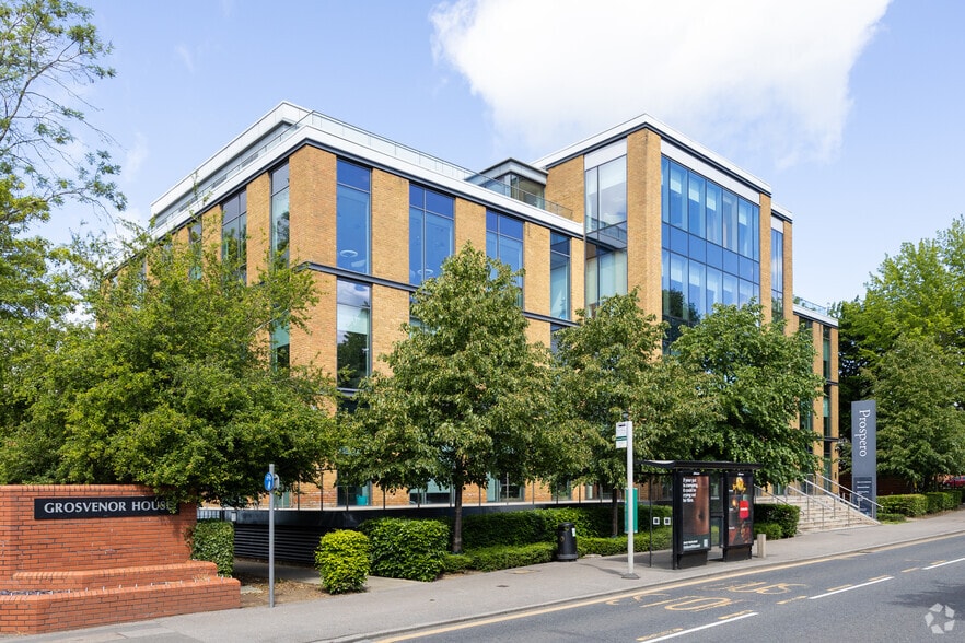 73 London Rd, Redhill for lease - Primary Photo - Image 2 of 11