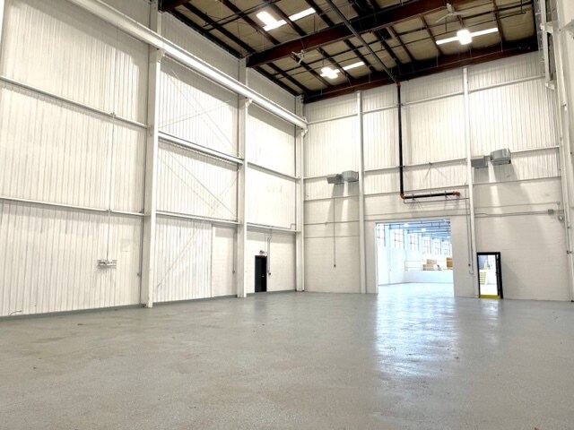 1240 Oronoque Rd, Milford, CT à vendre - Photo intérieure - Image 1 de 1