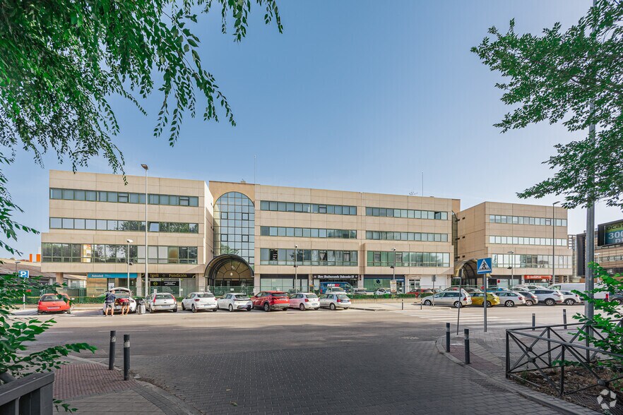 Avenida de la Industria, 6-8, Alcobendas, Madrid for lease - Building Photo - Image 2 of 3