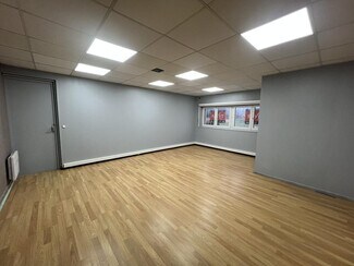 Plus de détails pour Local d'activités à louer