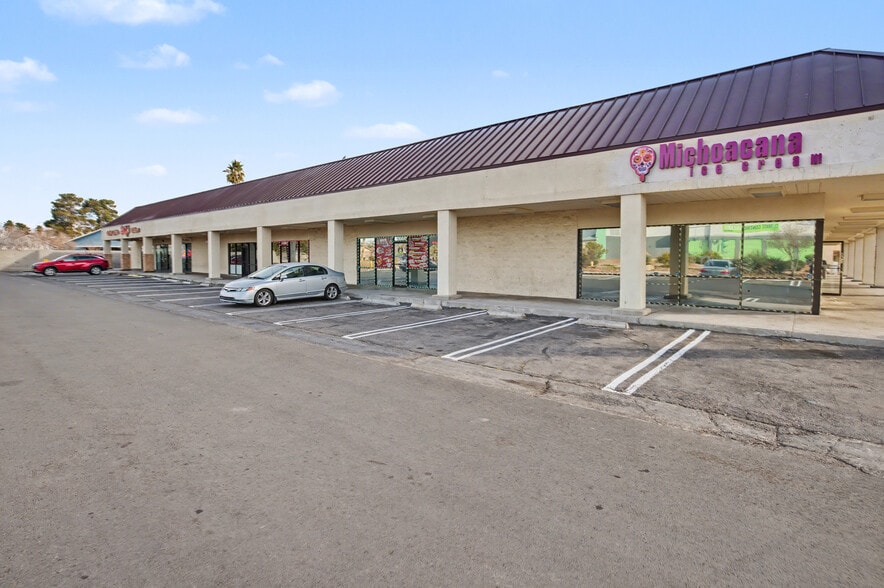 5990-6010 W Cheyenne Ave, Las Vegas, NV à louer - Photo du bâtiment - Image 2 de 6