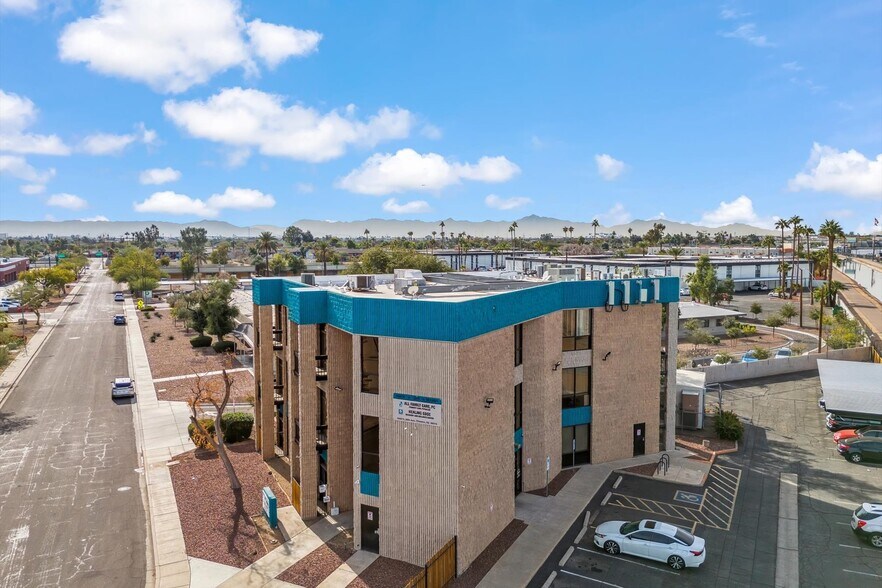 4220 N 20th Ave, Phoenix, AZ à louer - Photo du bâtiment - Image 3 de 59