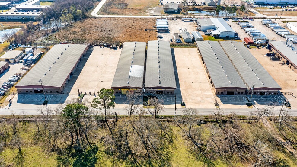 6743 Theall Rd, Houston, TX for lease - Building Photo - Image 1 of 8