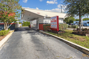 1631 E Sample Rd, Pompano Beach FL - Restaurant avec service au volant