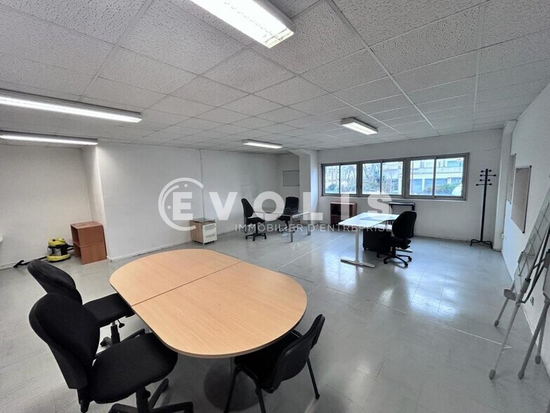 Office in Ormoy for lease - Building Photo - Image 2 of 15