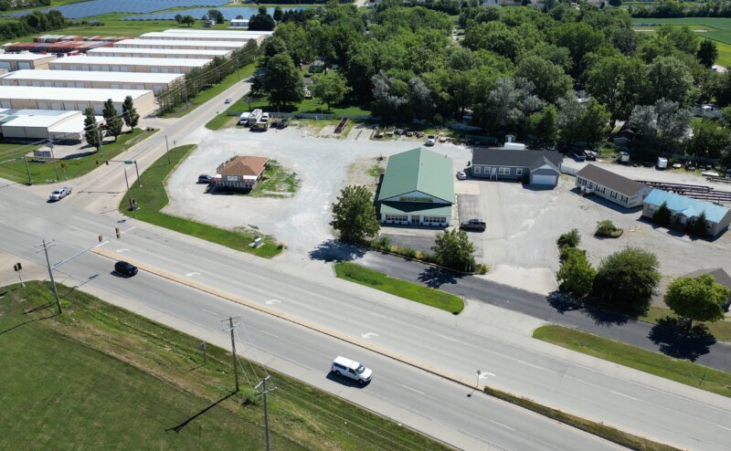 2702 N Cunningham Ave, Urbana, IL à vendre - Photo du bâtiment - Image 3 de 3