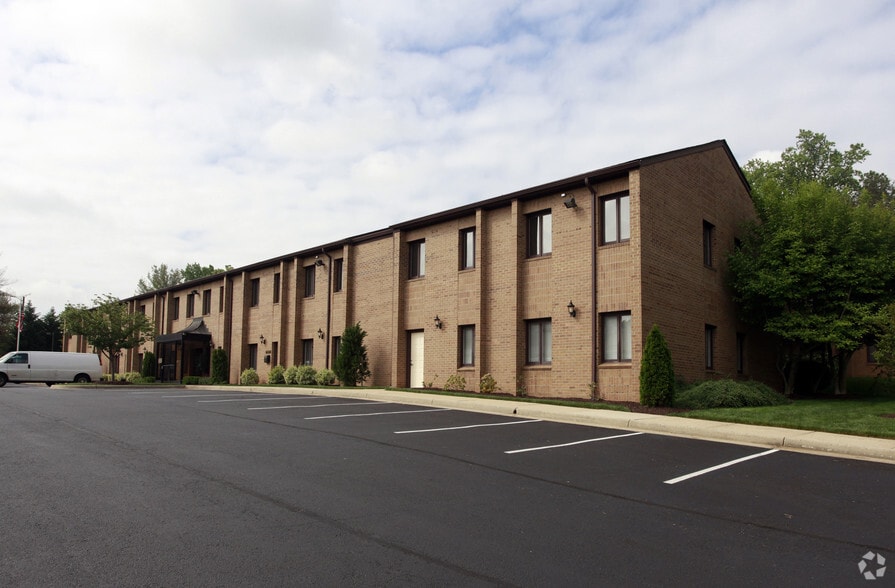 5252 Lyngate Ct, Burke, VA à vendre - Photo du bâtiment - Image 2 de 9