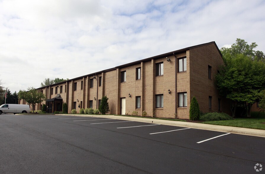 5252 Lyngate Ct, Burke, VA à vendre - Photo du bâtiment - Image 2 de 9