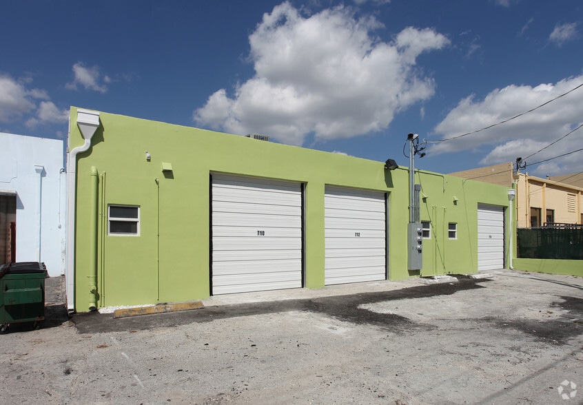 710-714 NE 1st Ave, Fort Lauderdale, FL à louer - Photo du bâtiment - Image 3 de 6