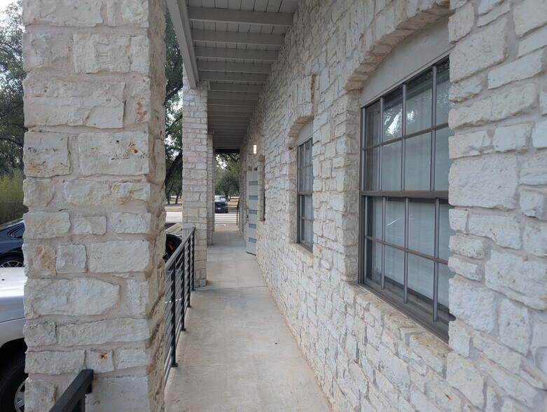 9809 Anderson Mill Rd, Austin, TX à louer - Photo du bâtiment - Image 3 de 9