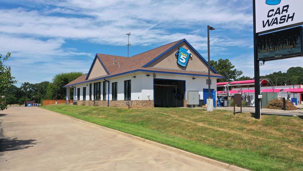 2163 North Pacific St, Mineola, TX for sale - Building Photo - Image 1 of 2