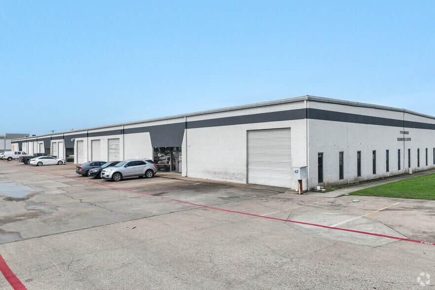 1110 W Harris Rd, Arlington, TX for lease - Building Photo - Image 2 of 21