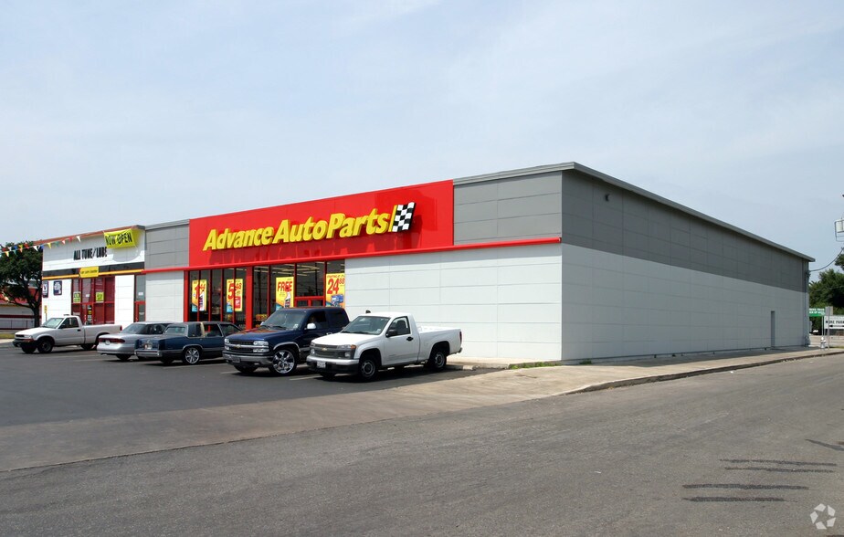 6987-6991 San Pedro Ave, San Antonio, TX à louer - Photo du bâtiment - Image 2 de 4