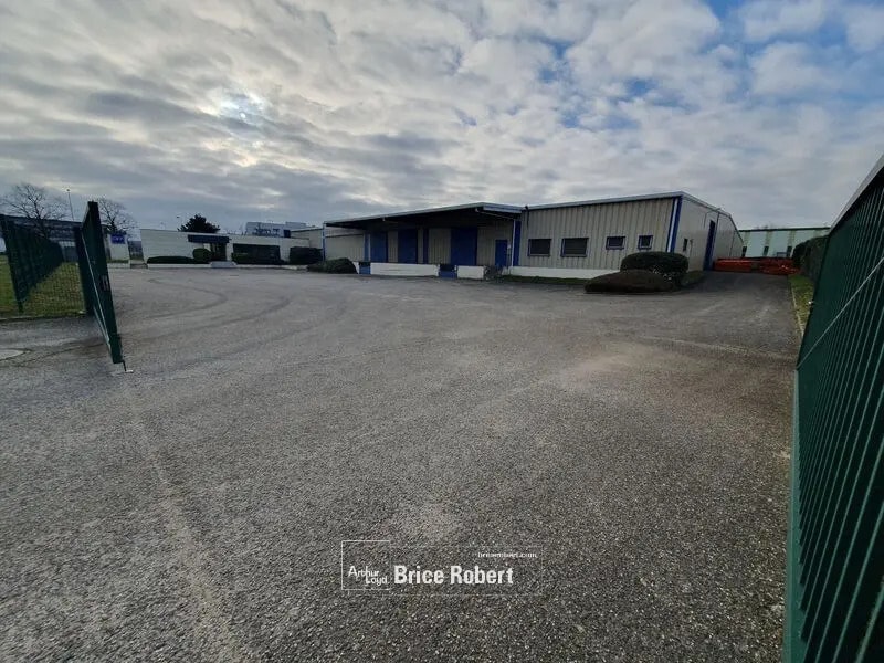 Office in Saint-Quentin-Fallavier for lease Building Photo- Image 1 of 7