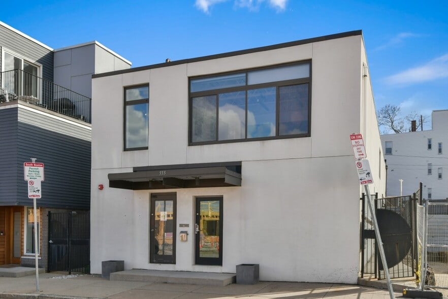 555 E 2nd St, South Boston, MA for lease - Building Photo - Image 1 of 25