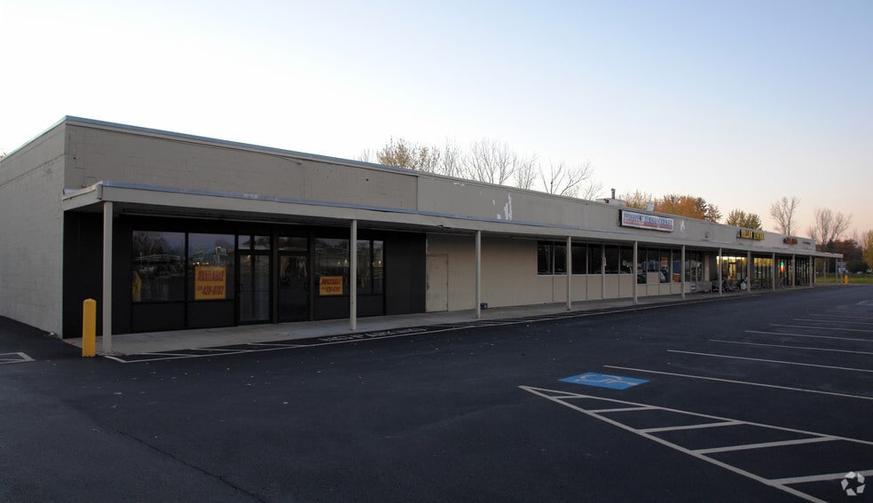7915 Minoa-Bridgeport Rd, Bridgeport, NY à louer - Photo du bâtiment - Image 3 de 8