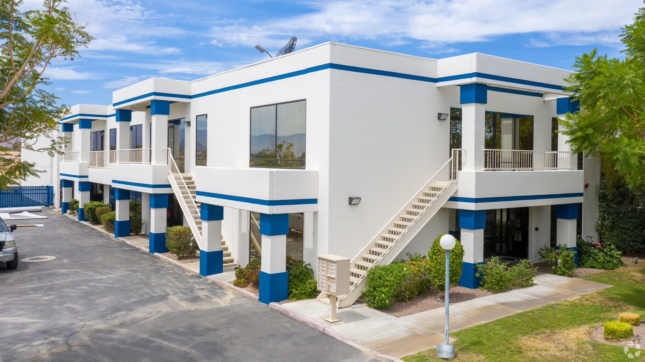 79301 Country Club Dr, Indio, CA à louer Photo du bâtiment- Image 1 de 6