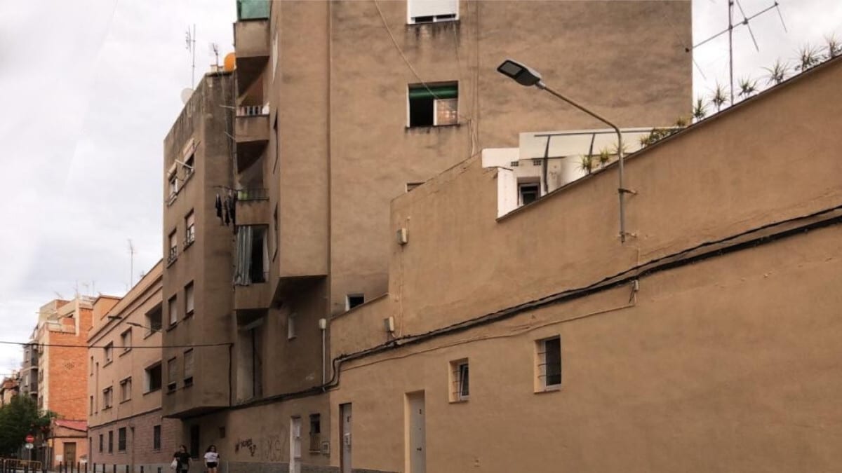 Barrio de Collblanc portefeuille de 2 propriétés à vendre sur LoopNet.ca Photo du bâtiment- Image 1 de 5