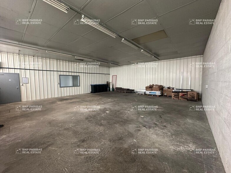 Office in Saint-Avertin for lease - Interior Photo - Image 1 of 6