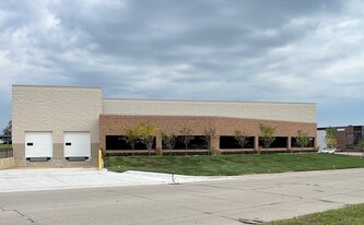 24101 Capital Blvd, Clinton Township MI - Entrepôt