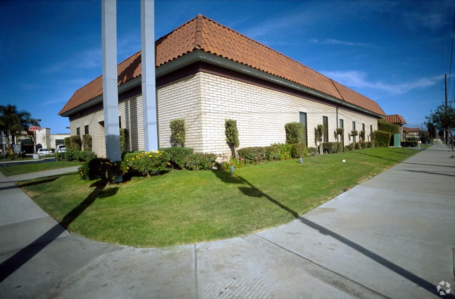 9699 Sierra Ave, Fontana, CA for sale - Building Photo - Image 3 of 7