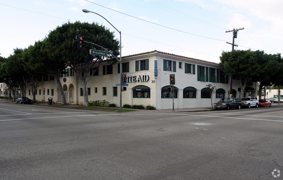 211 Cherry Ave, Long Beach, CA for lease - Building Photo - Image 2 of 4