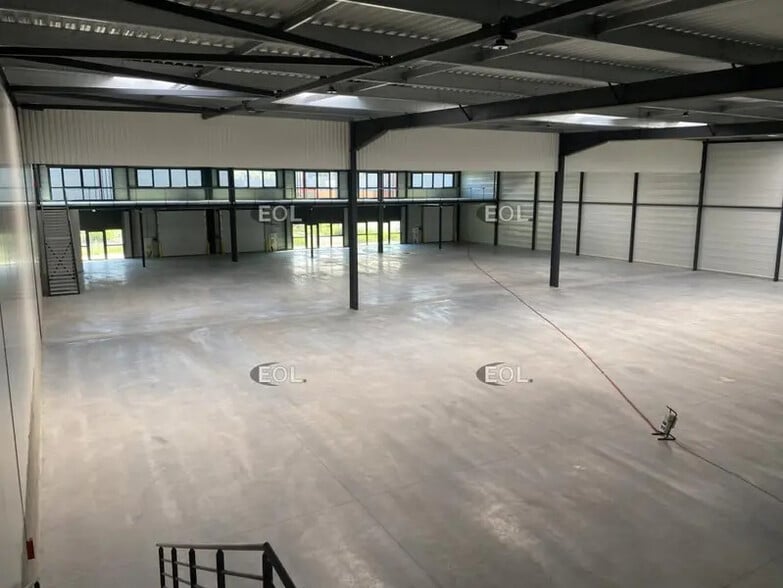Industrial in Saint-Laurent-de-Mure for lease - Building Photo - Image 3 of 19
