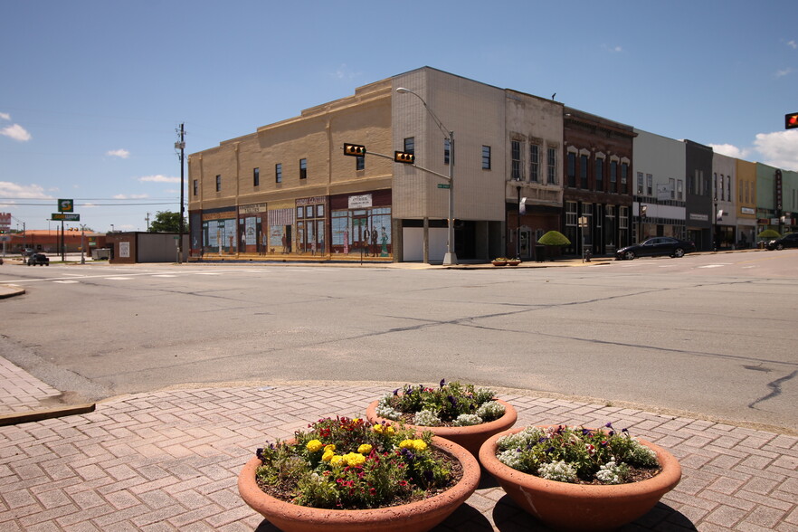 200 W Main St, Denison, TX à vendre - Photo du bâtiment - Image 1 de 1